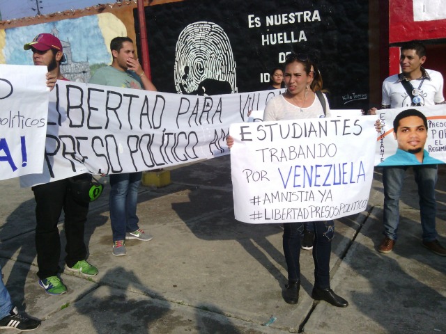 Estudiantes exigen #LibertadParaVillca y para todos los presos políticos