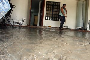 Rotura de tubo matriz inundó viviendas en Las Vegas de Táriba y deja a ocho municipios sin agua