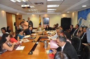 Diputados oficialistas no apoyaron informe entregado a la OMS para atender crisis nacional de salud