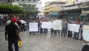 Protestan ante la Alcaldía de Lander por falta de agua y acumulación de basura