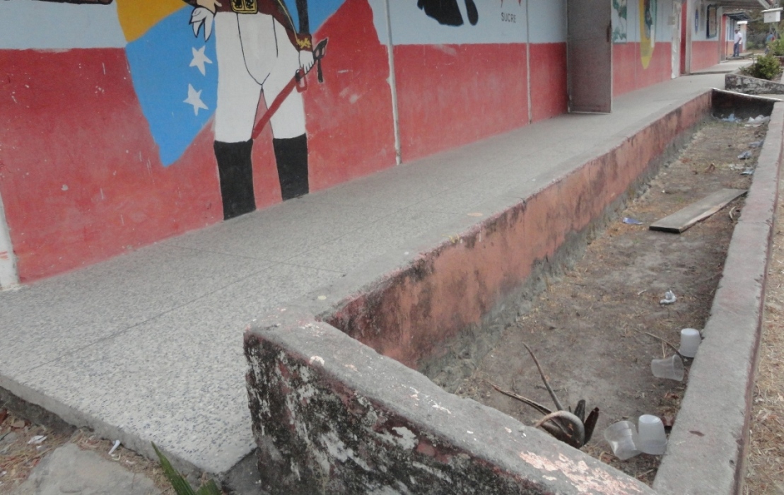 Las indignantes condiciones de la escuela Palo Grande en el estado Bolívar (Fotos)