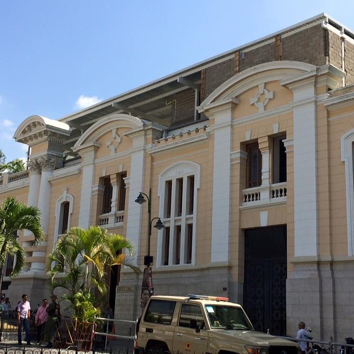 Diputados Barragán y Flores solicitan investigar la alteración del Palacio Municipal de Caracas