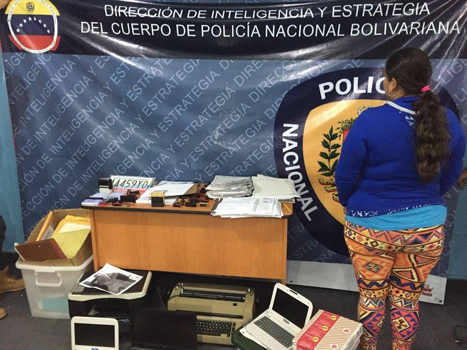 PNB arrestó a mujer colombiana por falsificación de documentos