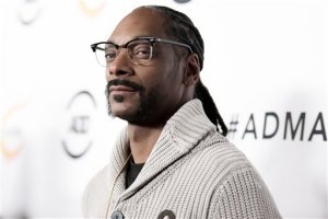 ¡Sigue el toma y dame! Snoop Dogg le responde a Trump (Video)