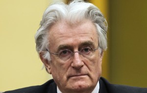 Justicia internacional incrementa a perpetua la condena del genocida serbobosnio Radovan Karadzic