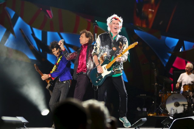 Keith Richards, Mick Jagger y Ronnie Wood de los Rolling Stones en el concierto en Ciudad Deportiva de la Habana / REUTERS/Alexandre Meneghini