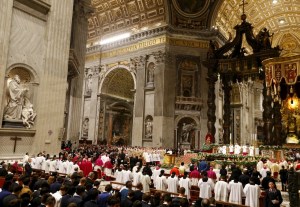 El Papa pidió en la Vigilia Pascual que la Iglesia difunda la esperanza a un mundo que la necesita (Fotos)