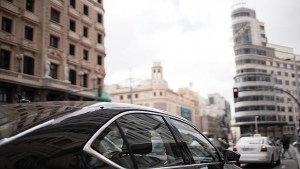 Uber vuelve a España con conductores profesionales tras su suspensión en 2014