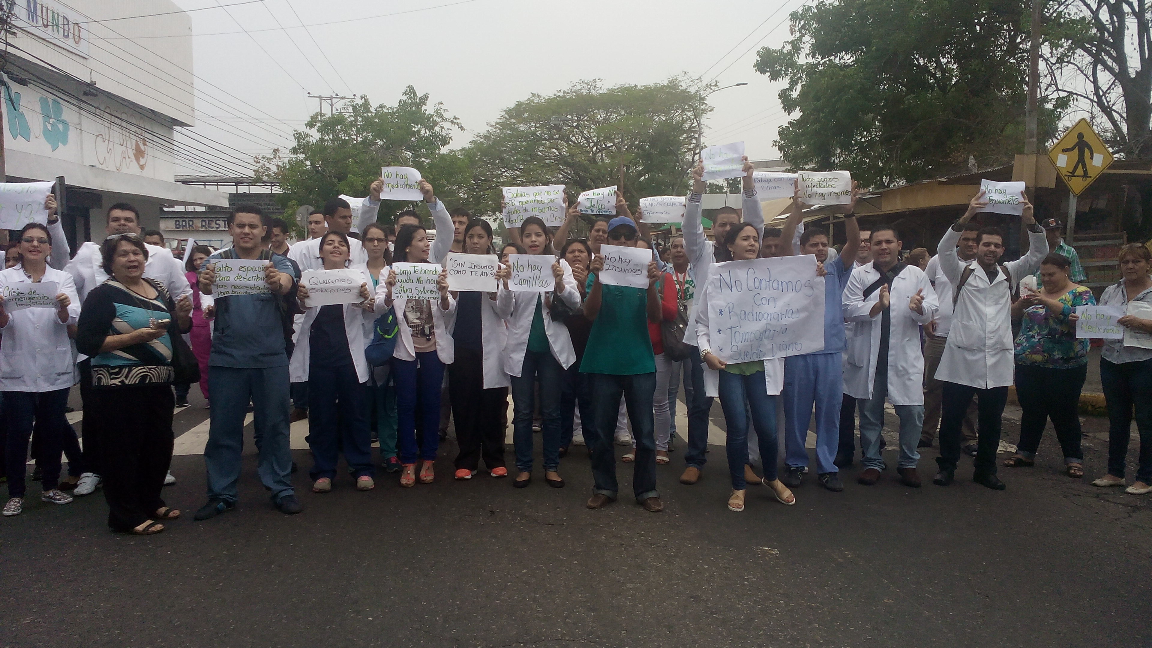 Médicos del Hospital Luis Razetti en Barinas tomaron las calles
