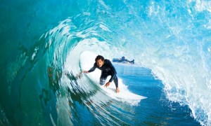 Surf, guerra, Instagram… y el fotógrafo brasileño que nunca existió