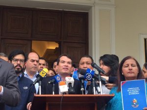 Tomás Guanipa: A pesar de la violencia, logramos entregar documento al CNE