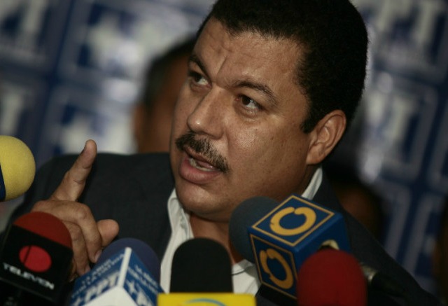 Simón Calzadilla: CNE y TSJ obedecen inconstitucionalmente a Maduro