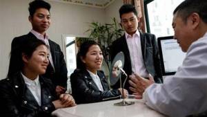 Dos gemelos chinos se casan con gemelas y los 4 se operan para no confundirse