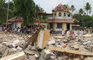 Más de 100 muertos en el incendio del templo en India