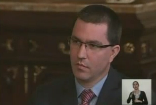 Maduro “manda a sentar” a Arreaza y le dice: Serás diputado (Video)