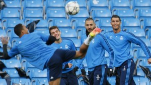 Cristiano y Benzema se entrenan con normalidad ante la mirada de Florentino
