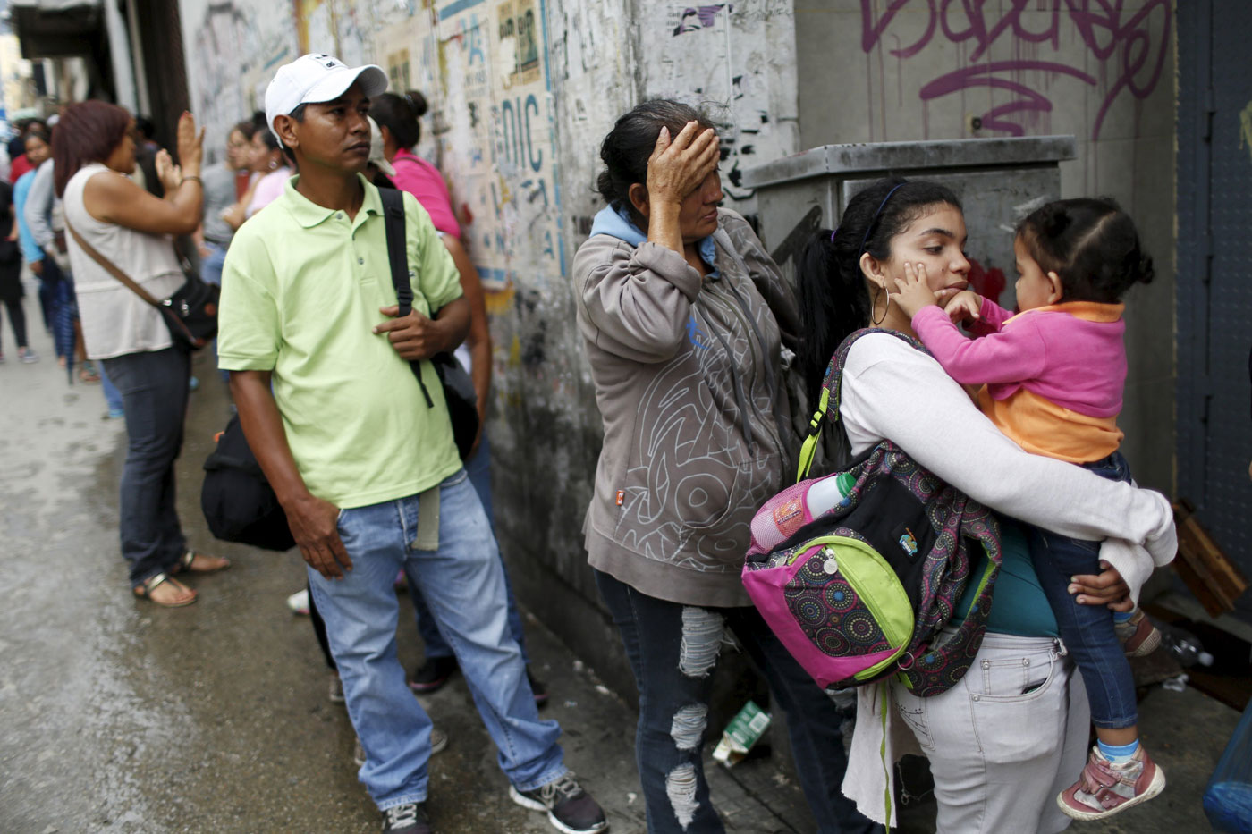 El 86,3% de los venezolanos compra menos comida que antes (encuesta Venebarómetro)