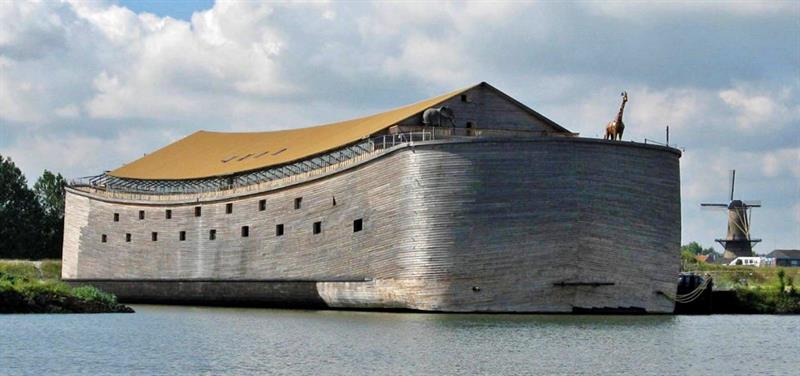 Hombre reconstruye el arca de Noé para cruzar el Atlántico