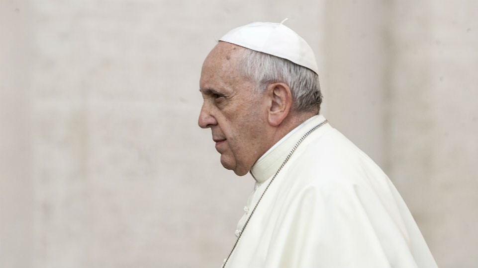 El Papa horrorizado por el asesinato de cura en Francia