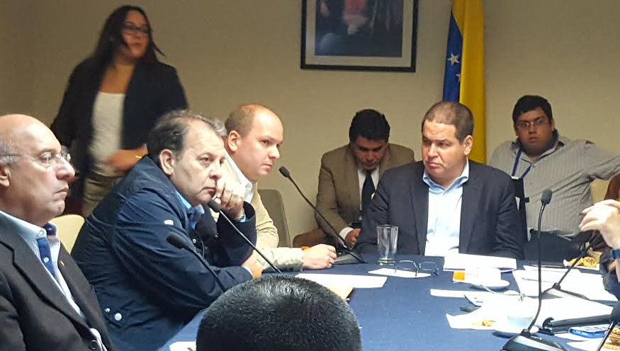 Crean comisión mixta para atender caso de niños venezolanos en el exterior con limitación al derecho a la identificación