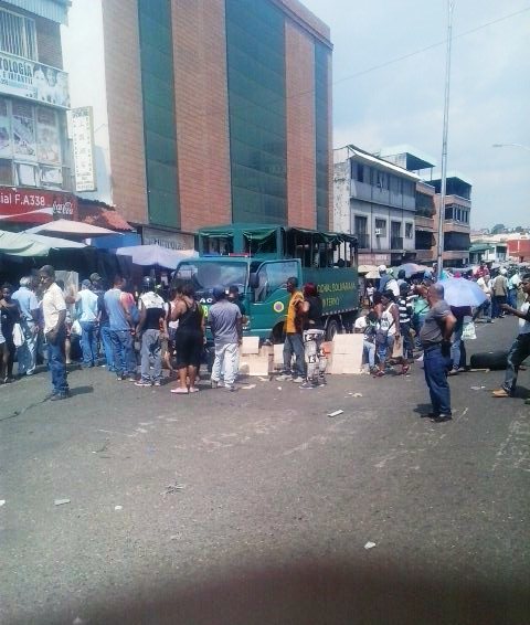 ¡Claman por alimentos! Protestan en Guatire por falta de productos regulados (Fotos)