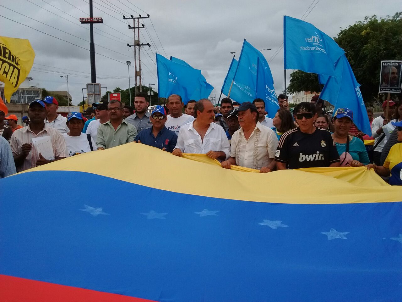 En Fotos: Seis heridos en marcha de oposición a sede del CNE en Ciudad Bolívar