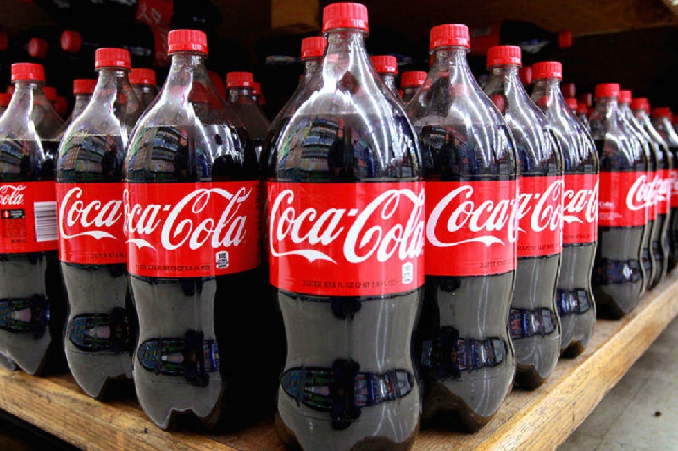 Coca-Cola reinicia parcialmente operaciones con la llegada de primer despacho de azúcar