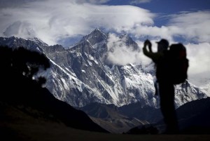 Alpinista murió en brazos de su esposo tras haber coronado el Everest