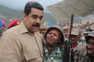 Maduro dice que Estados Unidos sueña con dividir la “fuerza armada chavista”