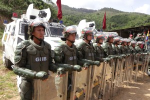 Ejercicios militares terminaron con simulacro de represión a una manifestación
