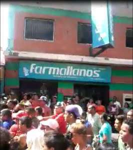 Al alcalde de Achaguas lo abofetearon durante una venta de alimentos (Video)