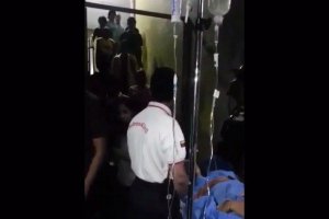 Pacientes del hospital Razetti de Barinas son trasladados al quirófano por las escaleras (video)
