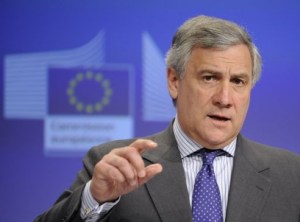 Antonio Tajani, candidato de Berlusconi para dirigir el Gobierno en Italia