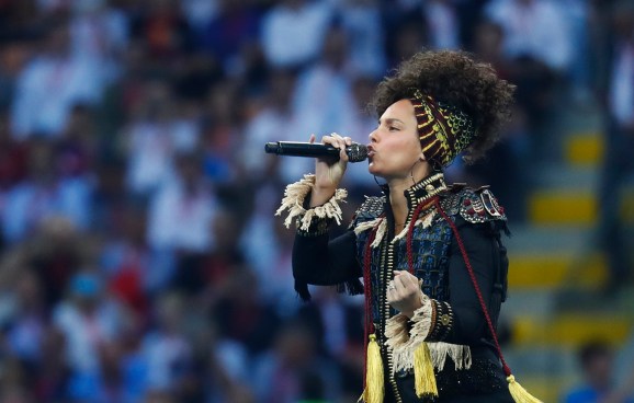 Soccer Football - Atletico Madrid v Real Madrid - UEFA Champions League Final - San Siro Stadium, Milan, Italy - 28/5/16 Alicia Keys performs before the game Reuters / Kai Pfaffenbach Livepic EDITORIAL USE ONLY.