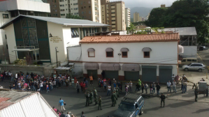 Reportan disturbios en la plaza Madariaga de El Paraíso por falta comida (Fotos)