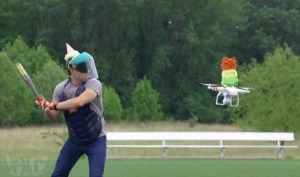 ¿WTF? Esta es la Piñata-drone (Video)