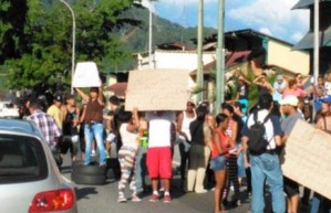 Disturbios en Cotiza provoca cierre de la Cota Mil