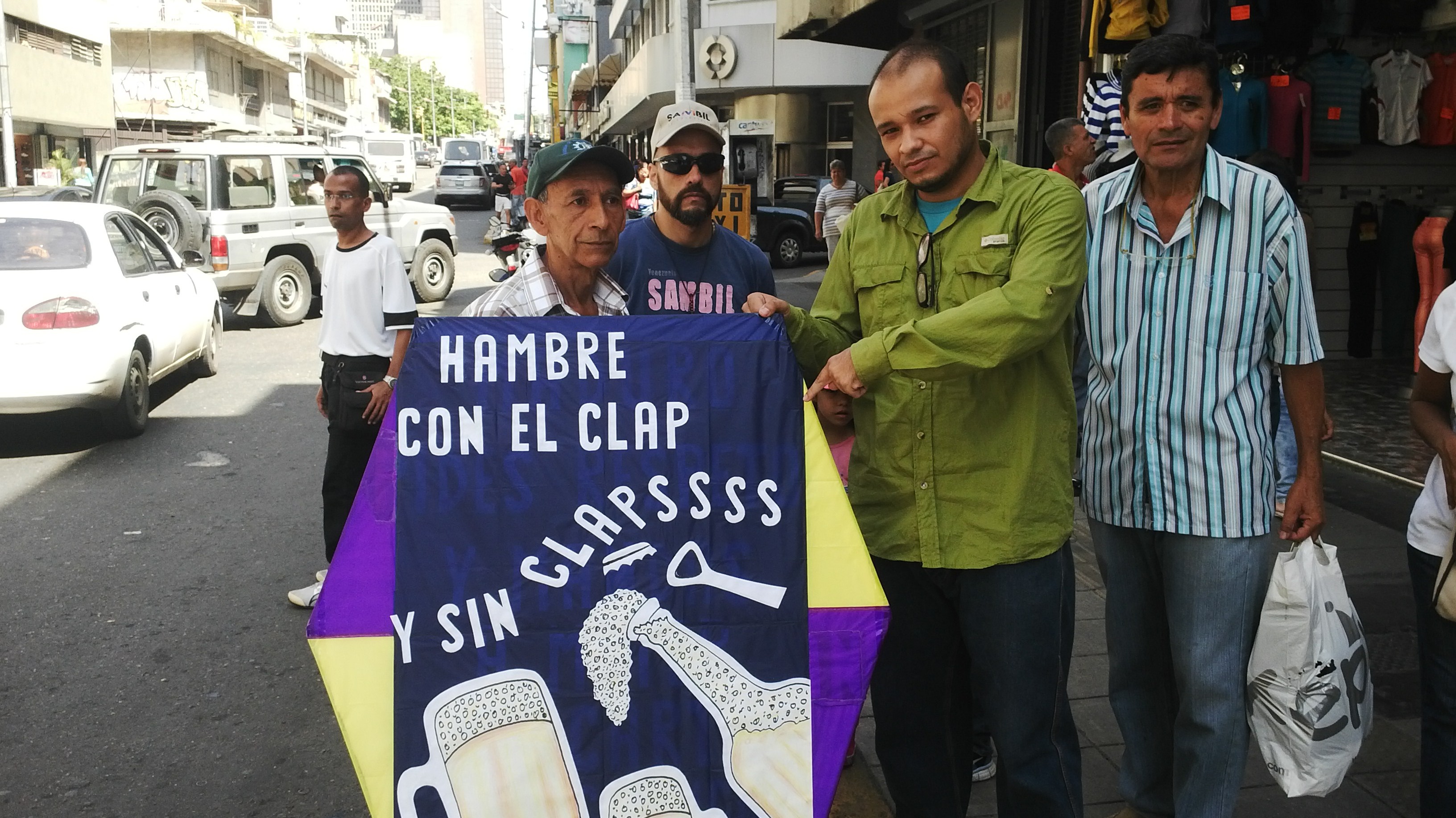 Protestan por la escasez de cerveza y contra los Clap promotores de hambre