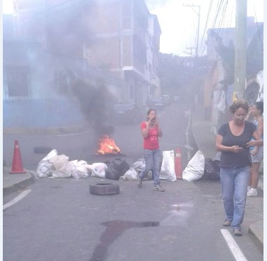 En Guarenas protestan por exclusión de los CLAP (fotos)