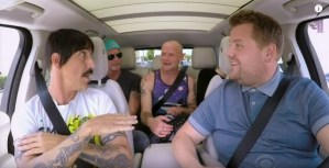 Vocalista de Red Hot Chili Peppers salva vida de un niño durante grabación de programa de TV (Video)