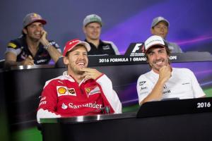 Fernando Alonso felicitó a Hamilton y a Verstappen, pero a Vettel no le pareció nada gracioso