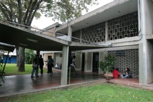 Estudiantes de la UCV denuncian que reciben 4 bolívares por becas universitarias