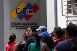 Súmate: CNE omite normas sobre atención de electores en cola el último día de recepción del 20%