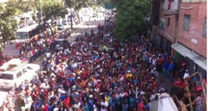 ¡No pueden con el hambre! En Carapita salieron a protestar por falta de comida este #6jun