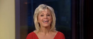 Conductora de Fox News demanda a su jefe por acoso sexual tras despido