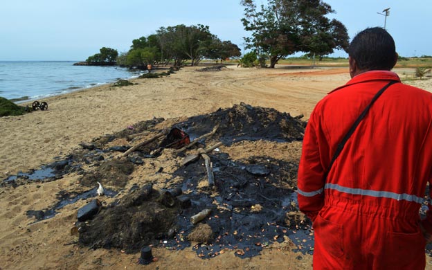 Piden declarar en emergencia el Lago de Maracaibo por litros de crudo vertidos