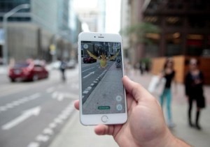 Detienen a dos adolescentes canadienses por cruzar a EEUU jugando Pokémon GO