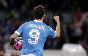 Higuaín se traicionaría a sí mismo si deja al Napoli, dice presidente del club