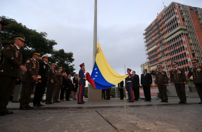 Izan la bandera para conmemorar los 233 años del natalicio del Libertador Simón Bolívar