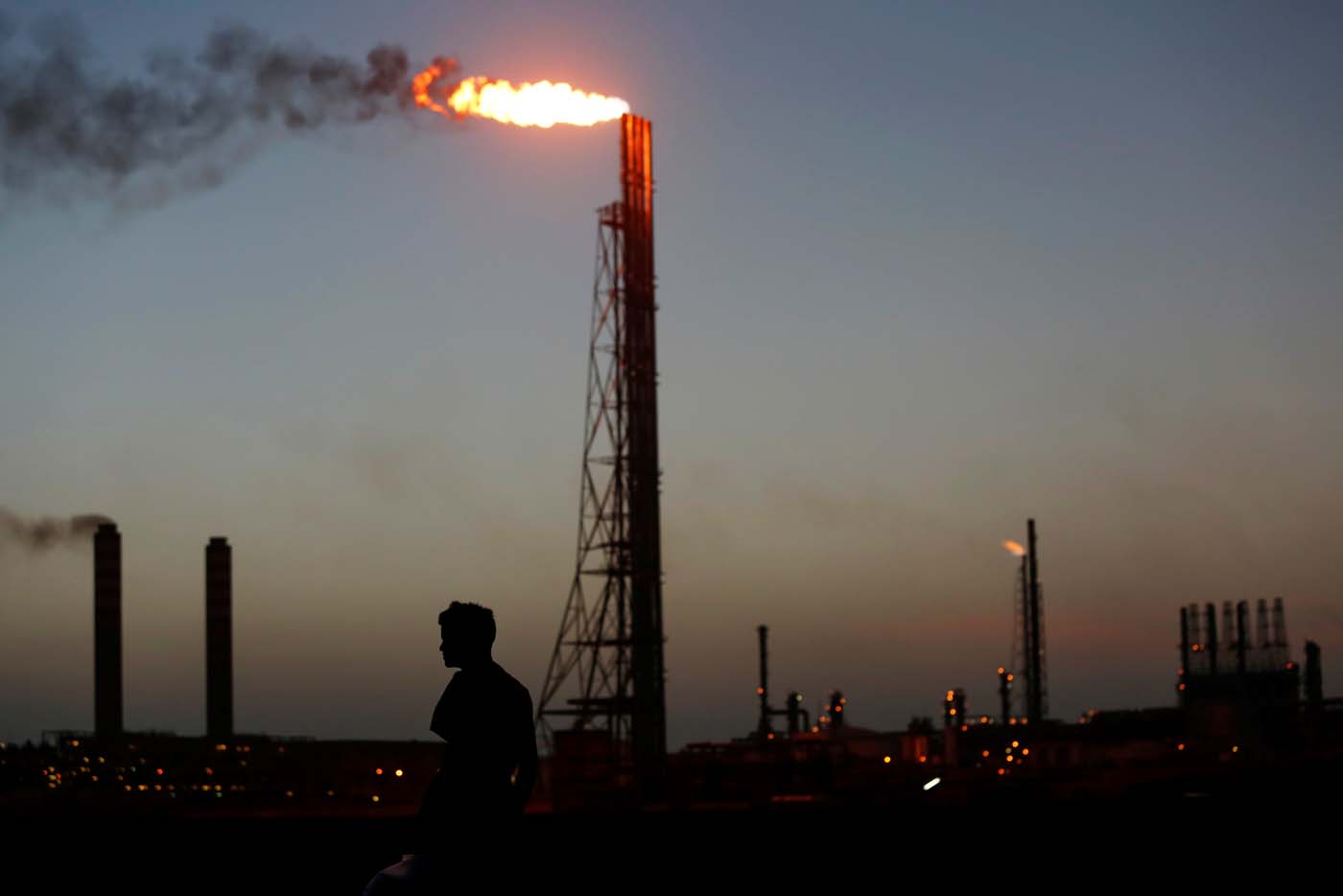 Las inversiones petroleras caen un 22% en 2016, dice secretario de la Opep